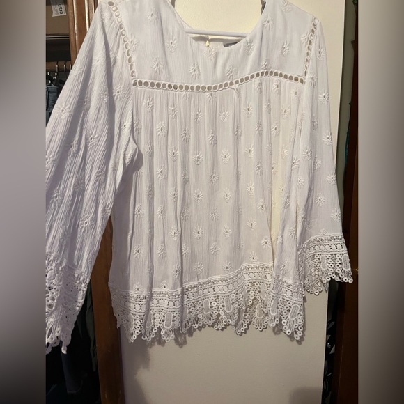 Daniel Rainn Crochet Top - Picture 1 of 6